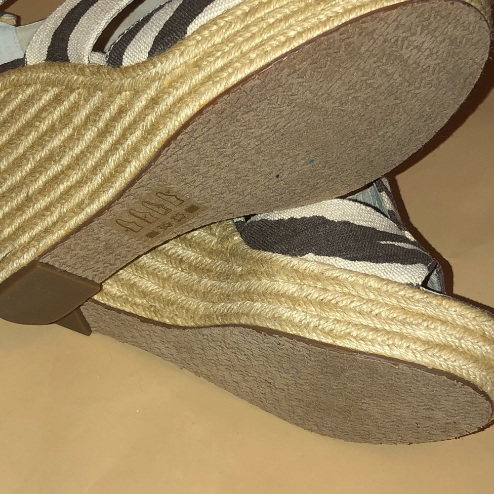 Michael Kors Brown Zebra Print Canvas Shoes B9 - Picture 3 of 8